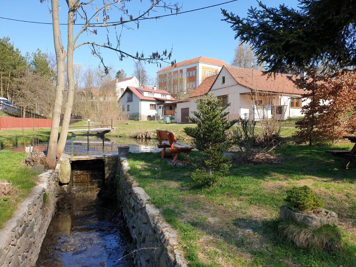 Villa Chaloupka U Vejvodu Skripov Exterior foto